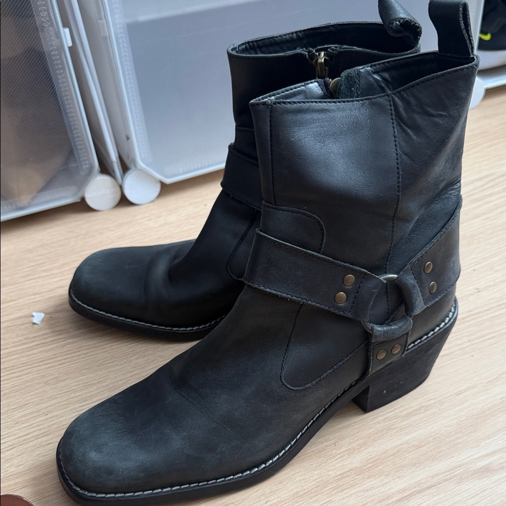 Women’s Black Leather Ankle Boots - Picture 4 of 4